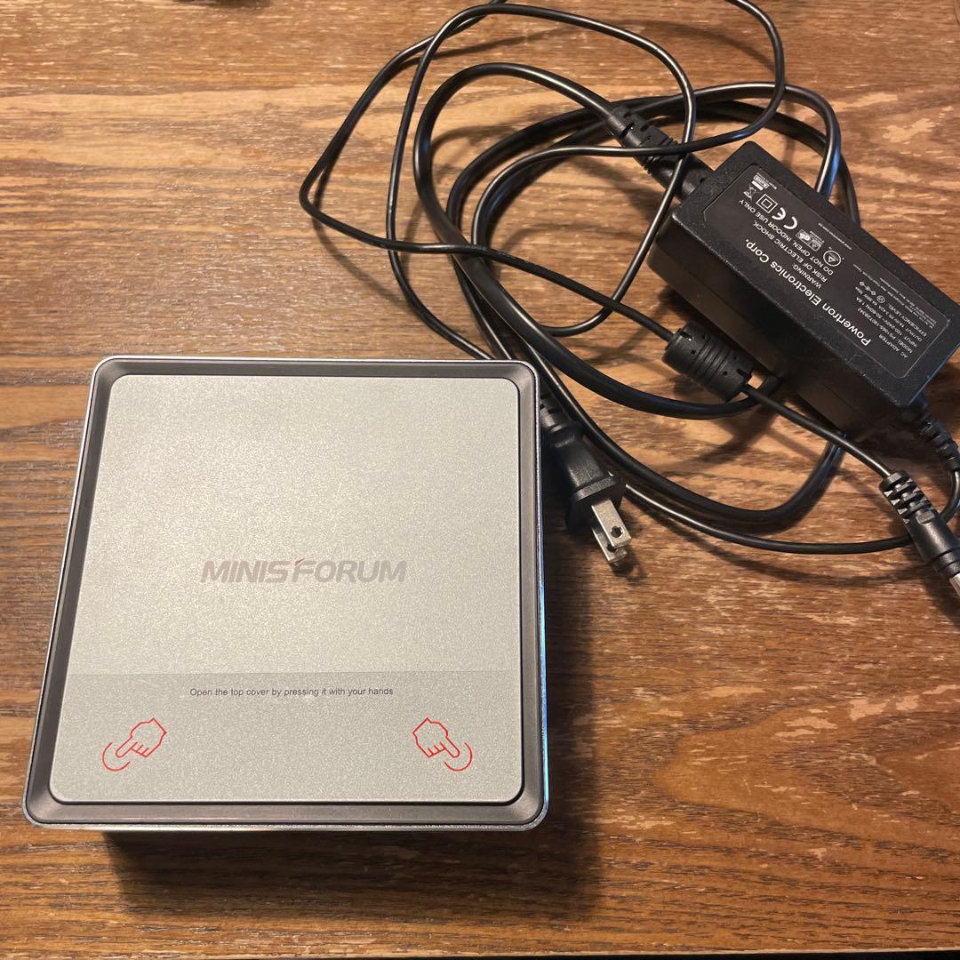 ミニPC minisforum um700