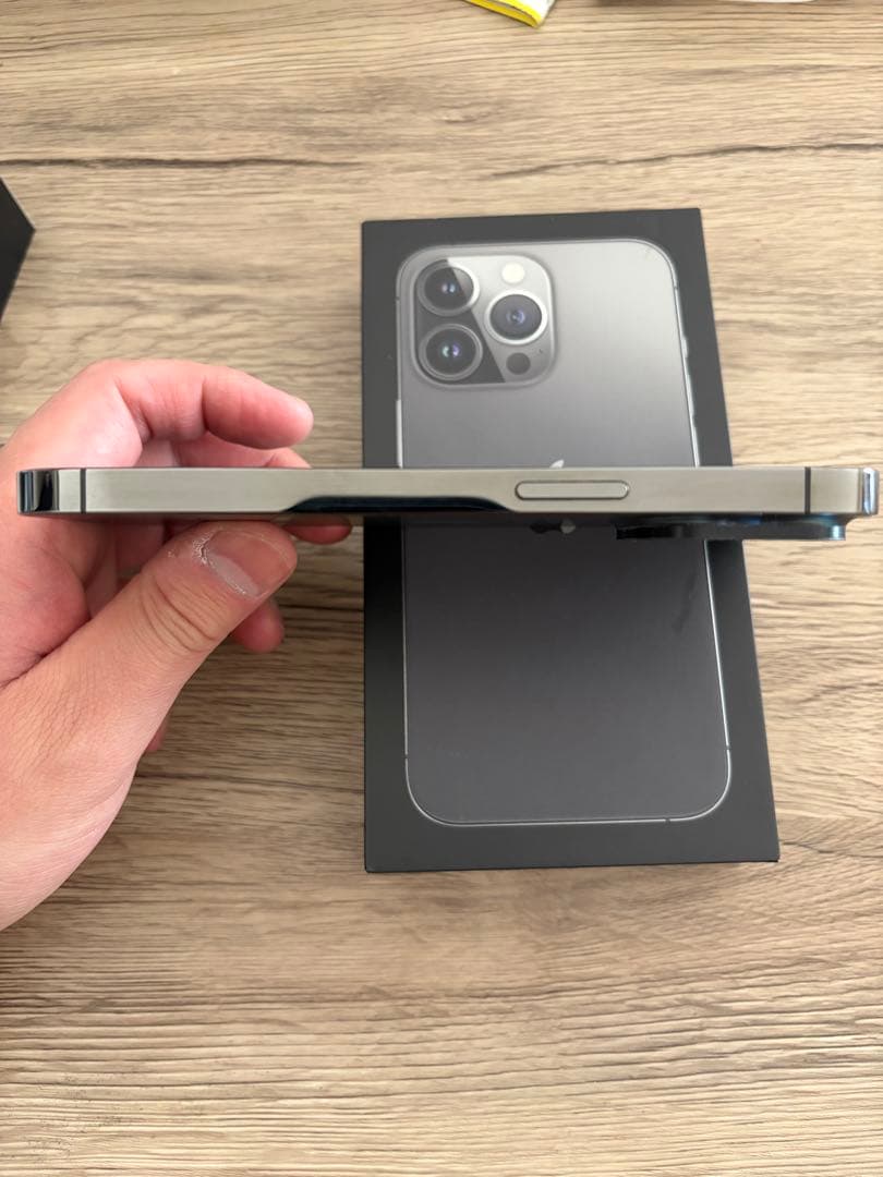 【美品SIMフリー】iPhone 13Pro 1TBグラファイト