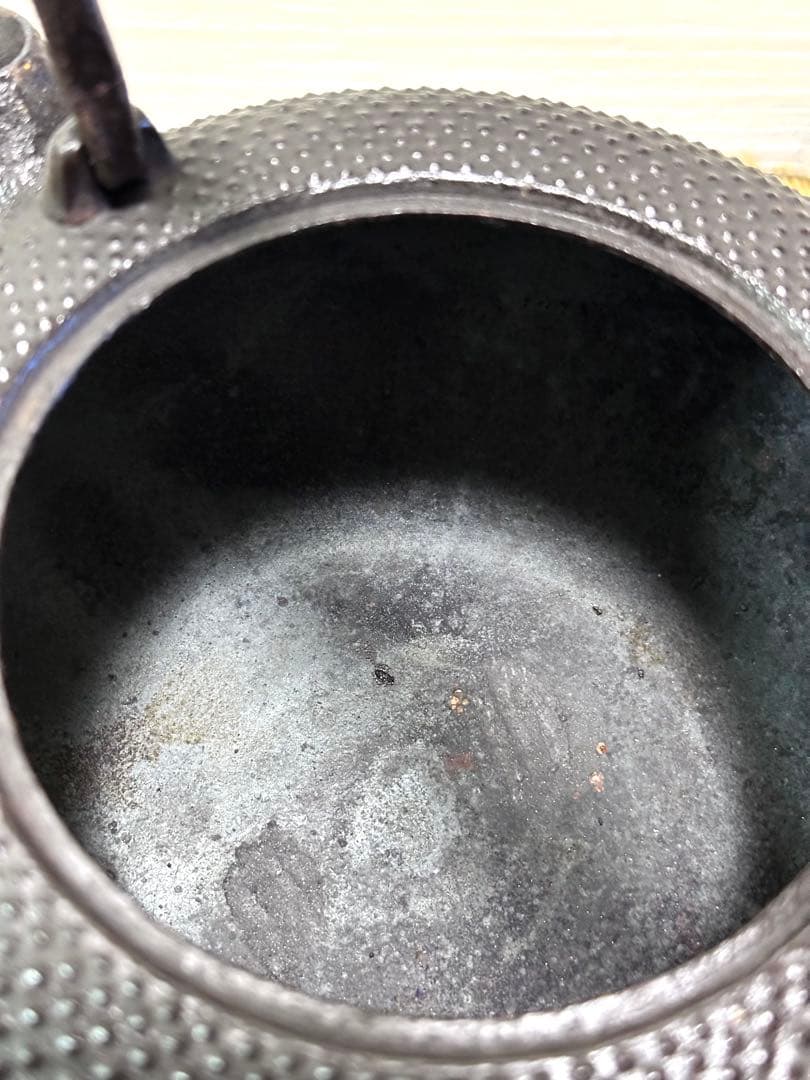 未使用品、栞付　南部照光堂造　１５型アラレ　南部鉄瓶　ブッヒィー♪\"\"様売約済み