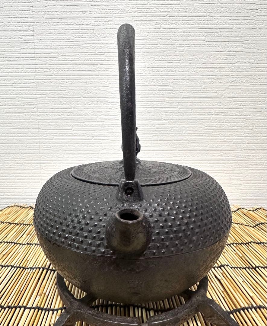 未使用品、栞付　南部照光堂造　１５型アラレ　南部鉄瓶　ブッヒィー♪\"\"様売約済み