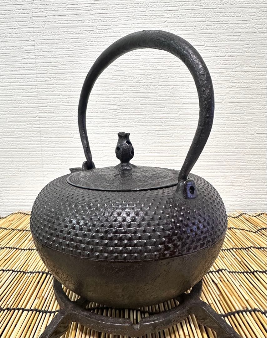 未使用品、栞付　南部照光堂造　１５型アラレ　南部鉄瓶　ブッヒィー♪\"\"様売約済み