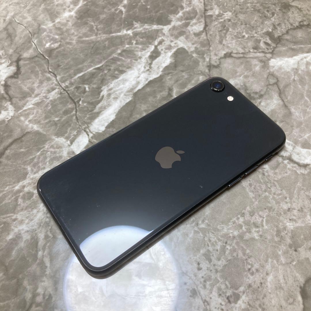 Apple iPhone SE 第二世代 ブラック 本体 クリアケース付き