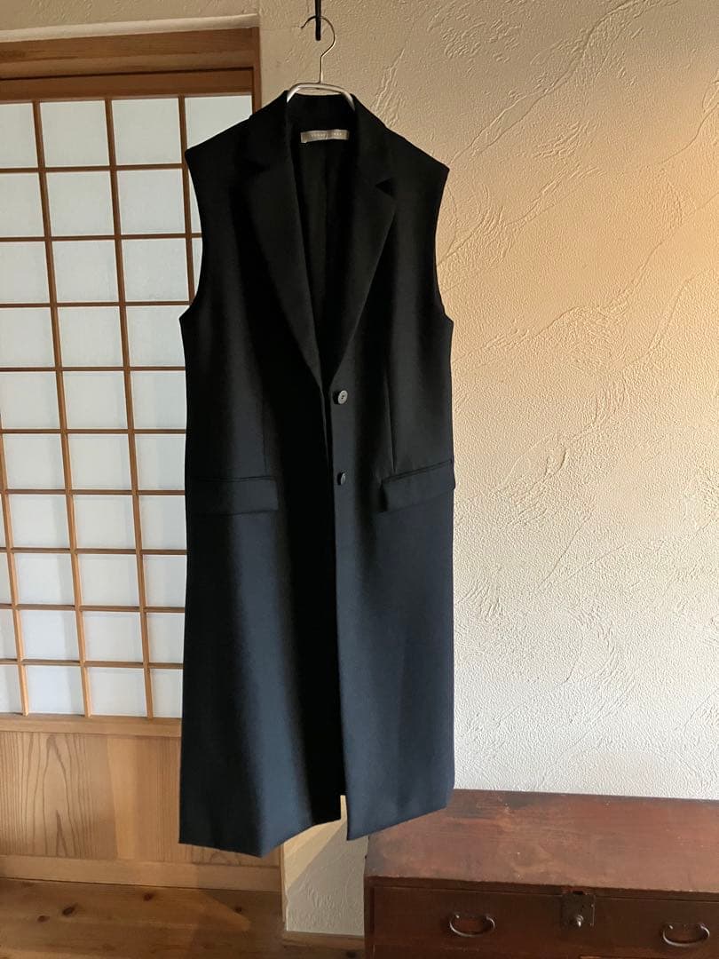 セオリーリュクス　ジレ　ブラック