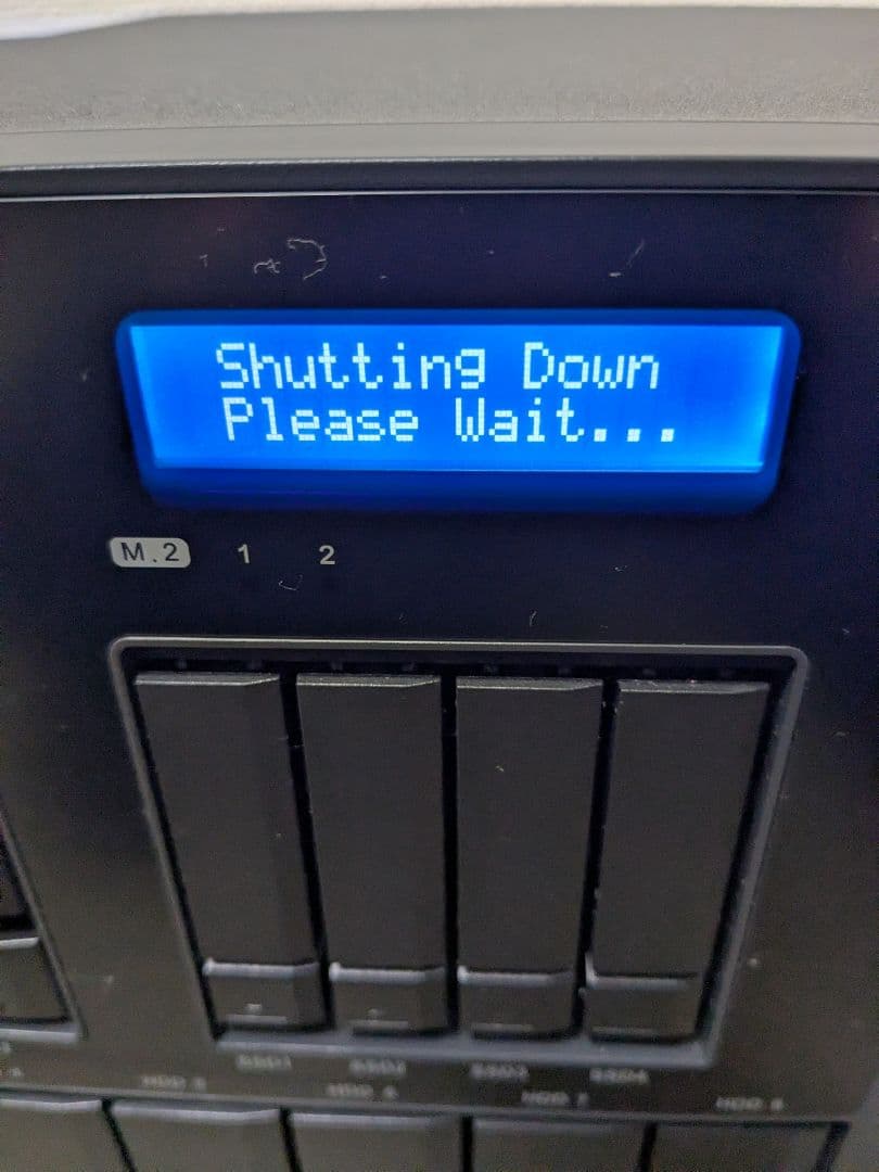 外付けハードディスク・ドライブ QNAP TS-1635AX 16-bay NAS