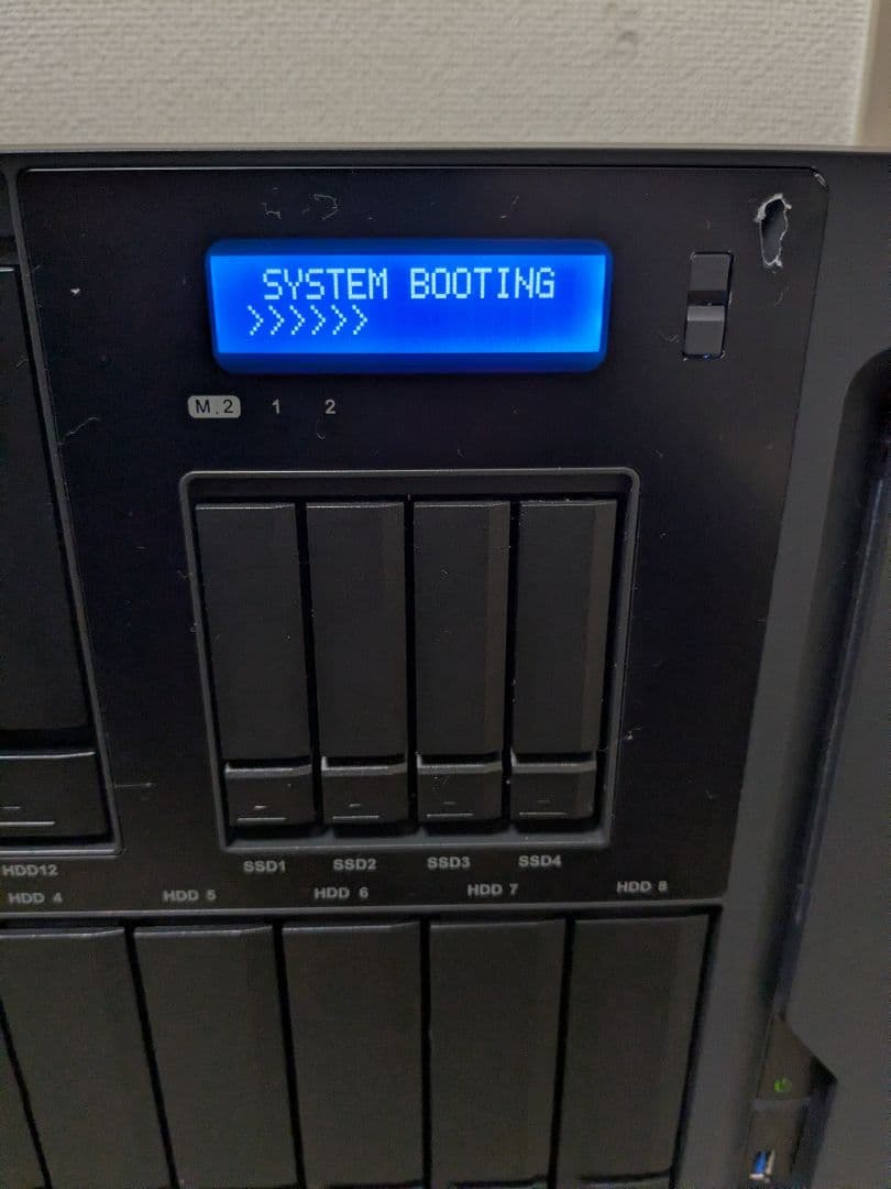 外付けハードディスク・ドライブ QNAP TS-1635AX 16-bay NAS