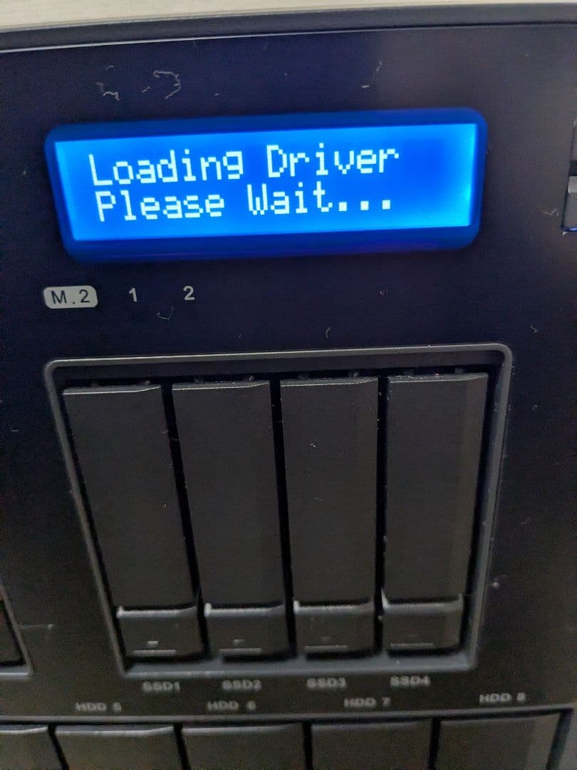 外付けハードディスク・ドライブ QNAP TS-1635AX 16-bay NAS