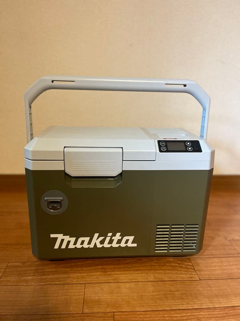 マキタ　充電式保冷温庫　 CW003G 7L