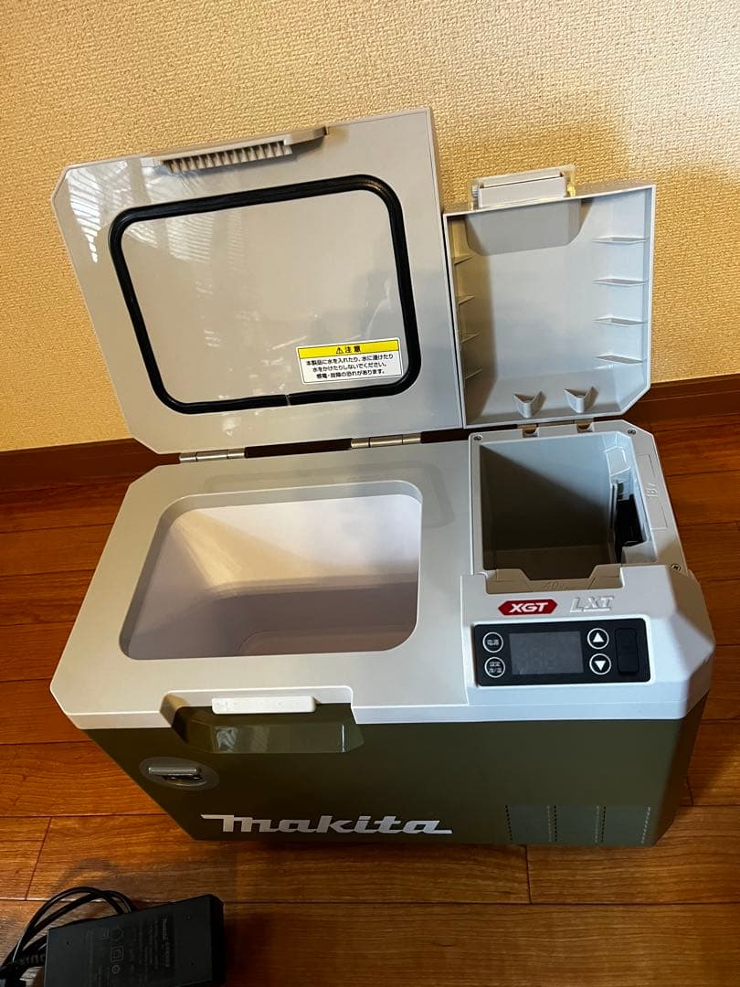 マキタ　充電式保冷温庫　 CW003G 7L