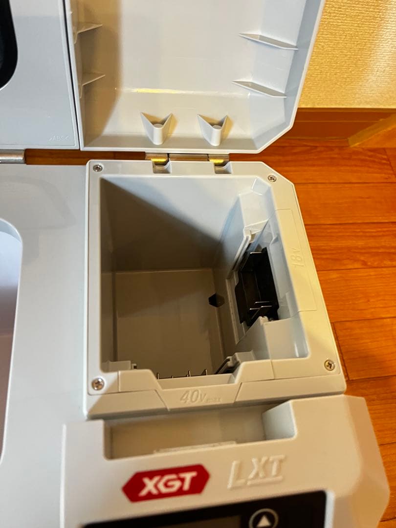 マキタ　充電式保冷温庫　 CW003G 7L