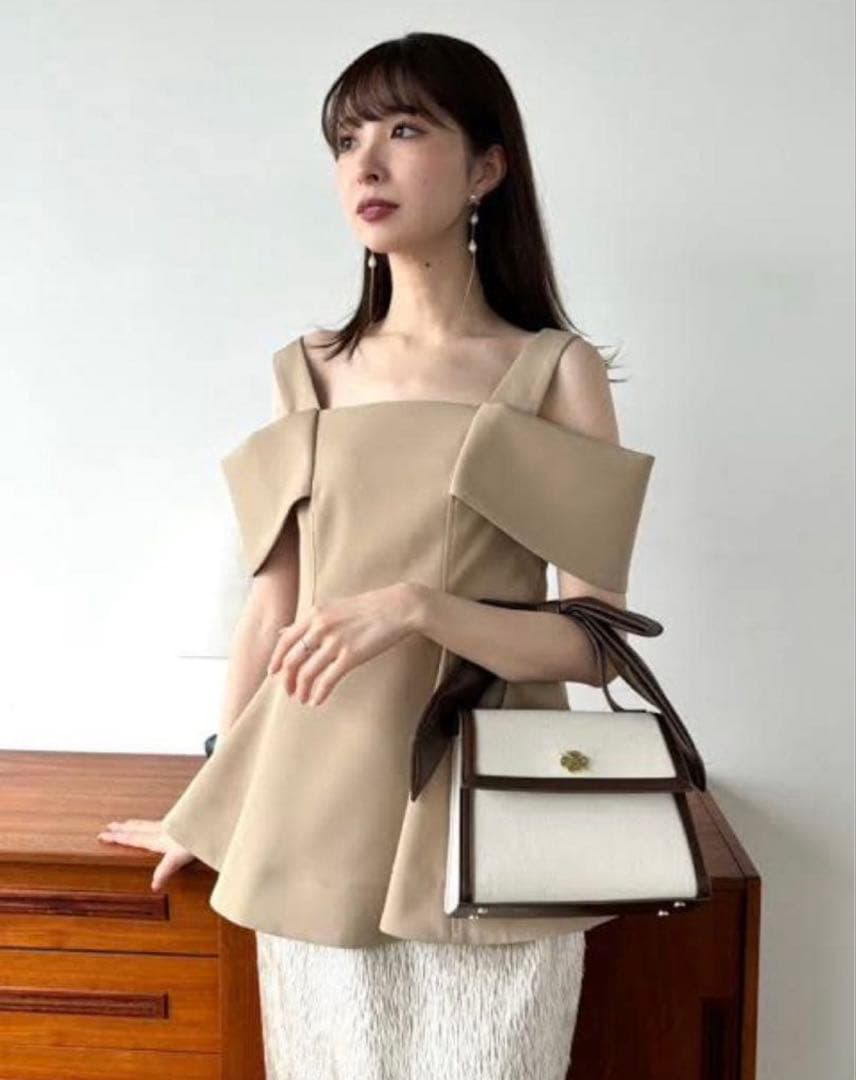 FRAY I.D フレイアイディー　オフショルペプラムチュニック　ベージュ