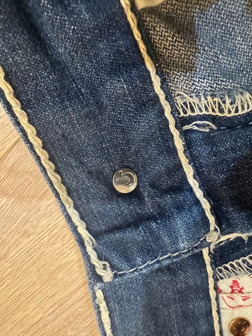 TRUE RELIGION JOEY SUPER T IO着用