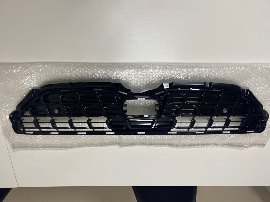 トヨタ純正品　ヤリスクロス ラジエータグリル 53101-52820 新品