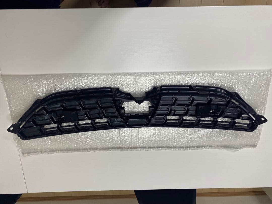 トヨタ純正品　ヤリスクロス ラジエータグリル 53101-52820 新品