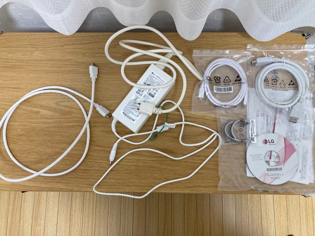 LG モニター ディスプレイ　27UL850-W 27インチ