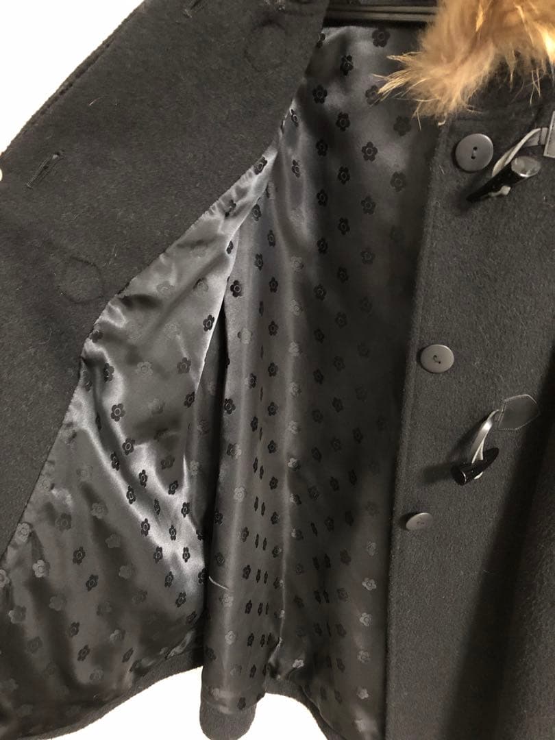 MARY QUANT ファー付き黒ポンチョ・ケープコート