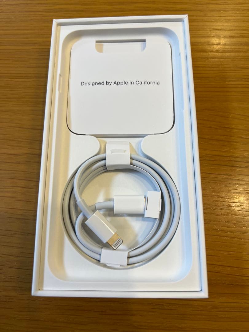 Apple iPhone SE3 本体　64GB