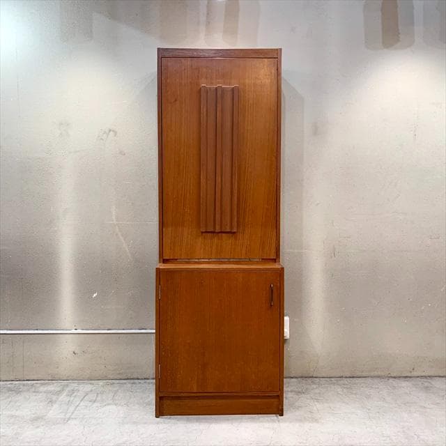 ヴィンテージのチークライティングキャビネット