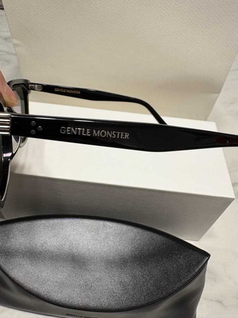 【最終値下げ】GENTLE MONSTER ブラックサングラス