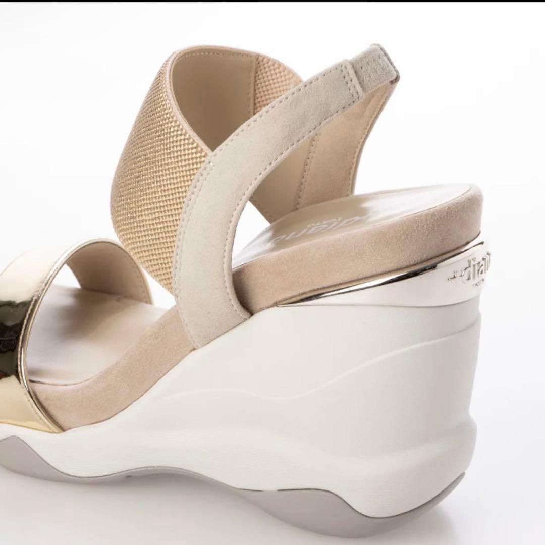 +diana プラスダイアナ　ハイウェッジ メタリックサンダル ゴールド