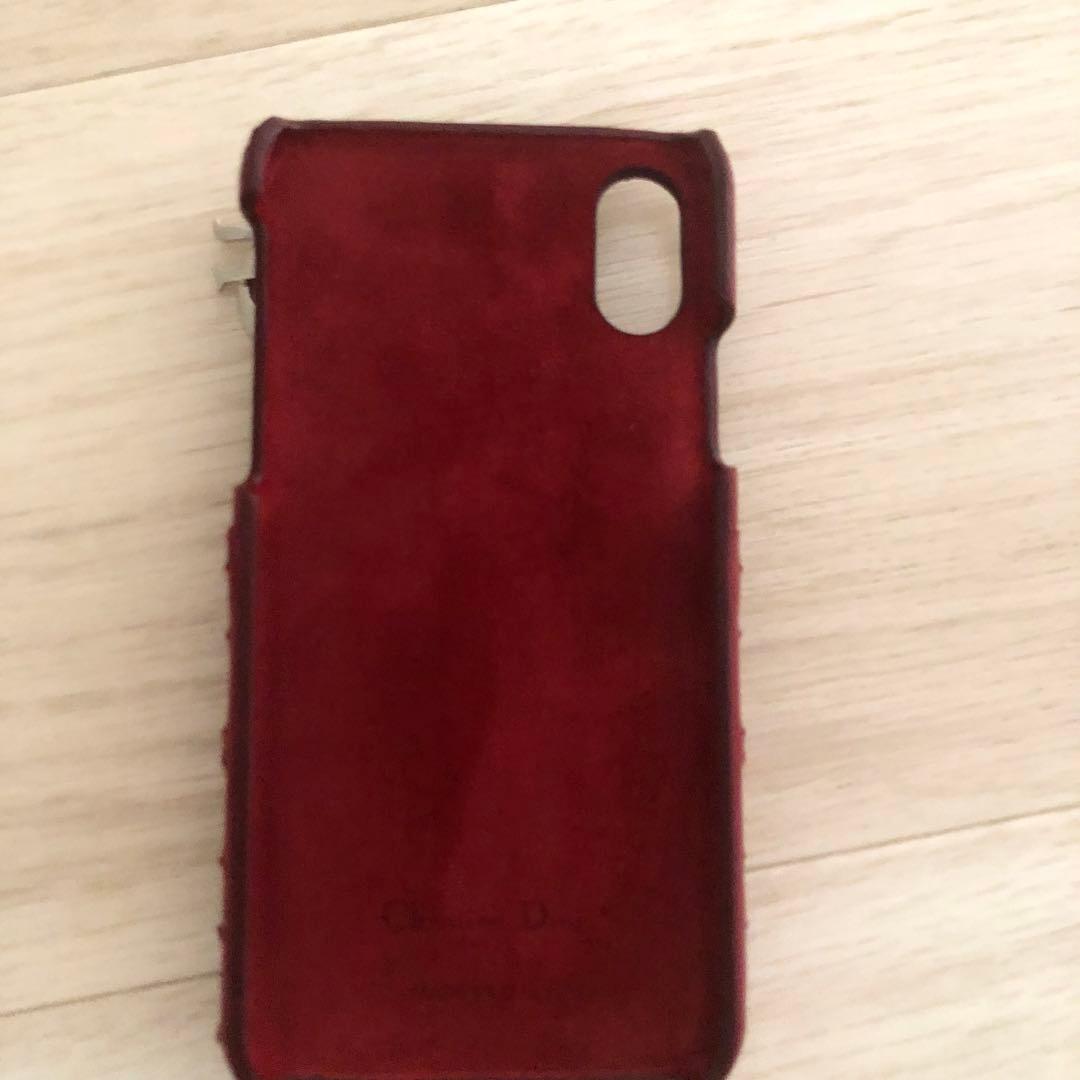 赤いエンボス加工iPhoneケース