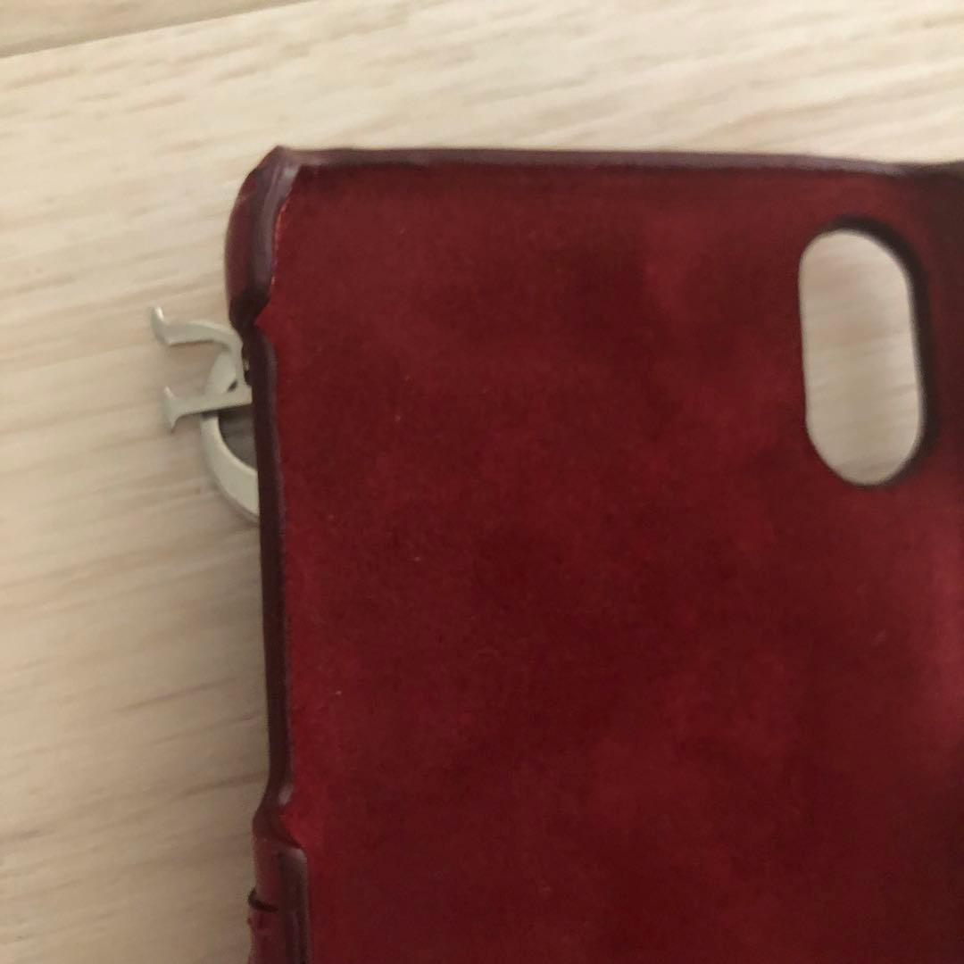 赤いエンボス加工iPhoneケース