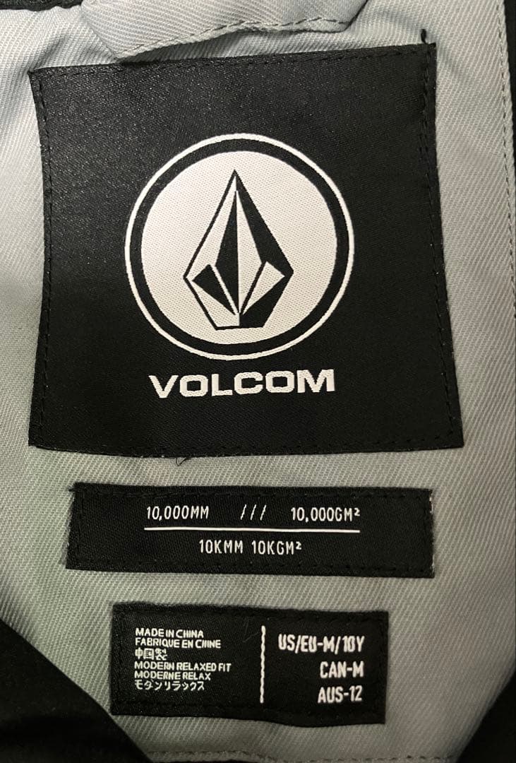新品未使用タグ付　スキー・スノーボードウェア　Volcom kids Mサイズ