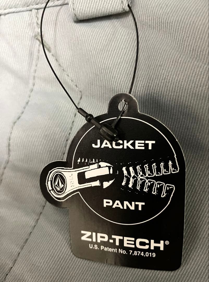 新品未使用タグ付　スキー・スノーボードウェア　Volcom kids Mサイズ