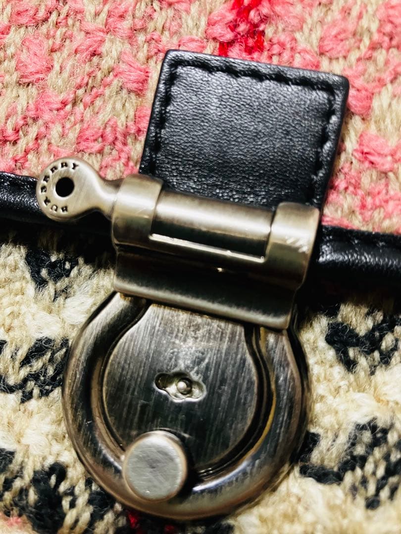 鍵付き　バーバリーロンドン　ノバチェック　ツイード　クラッチバッグ　ピンク