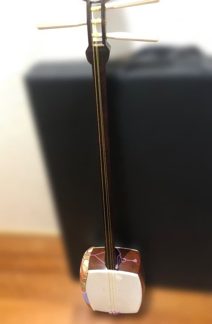 三味線ケースと三味線,高級バチ