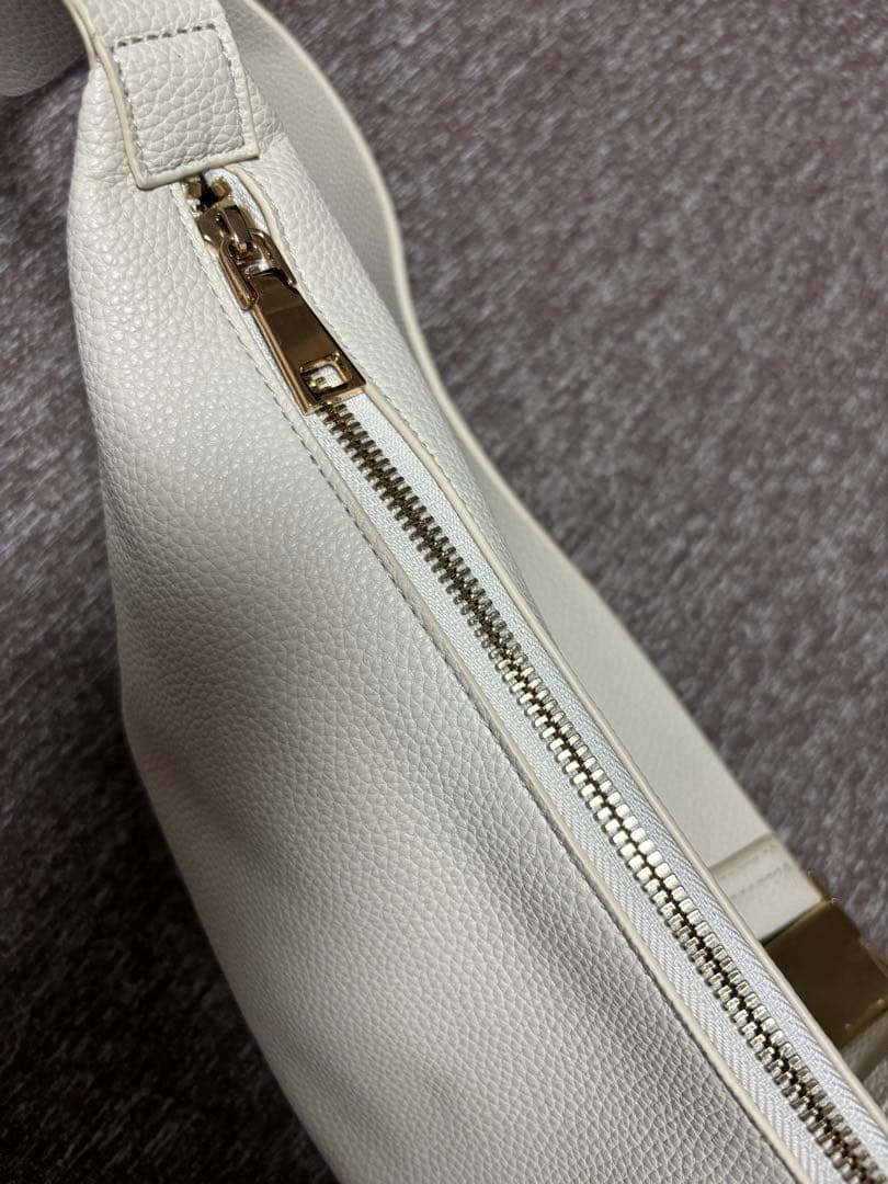 ★期間限定サマーセール価格★リヴドロワ カーブボディバック ホワイト