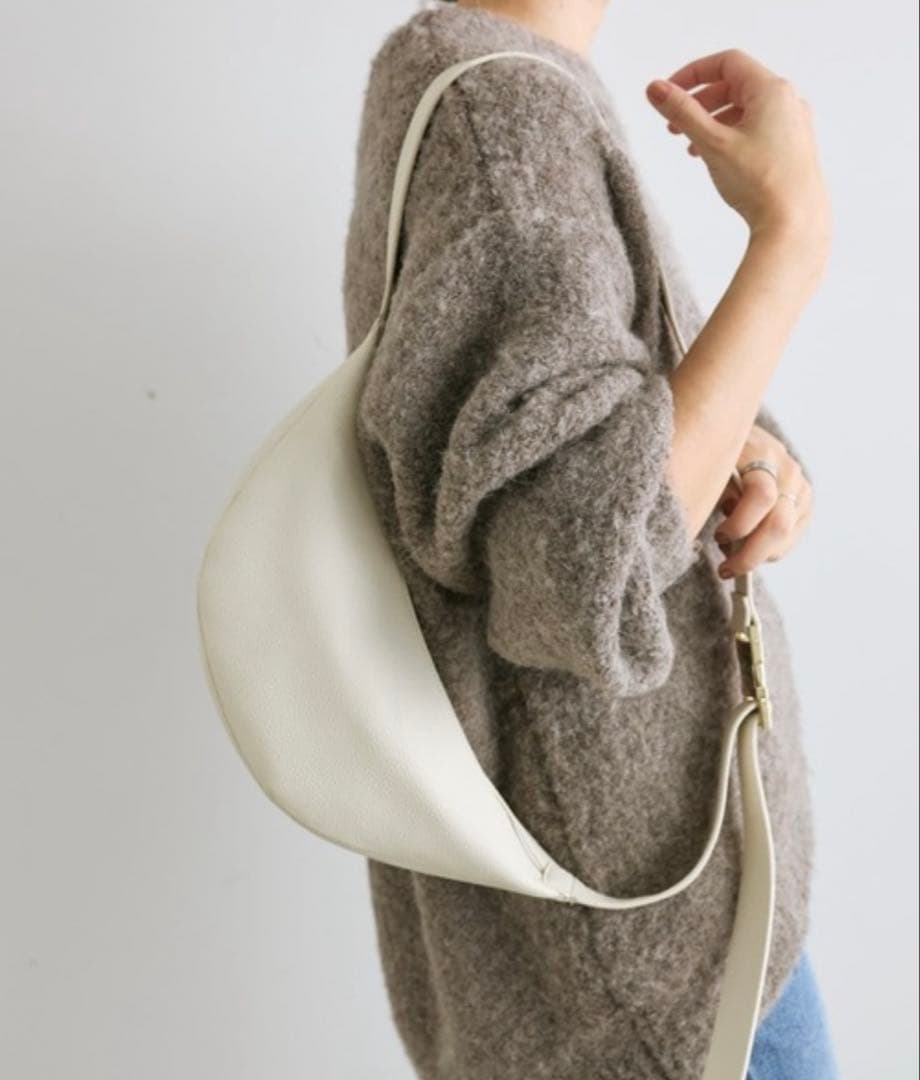 ★期間限定サマーセール価格★リヴドロワ カーブボディバック ホワイト