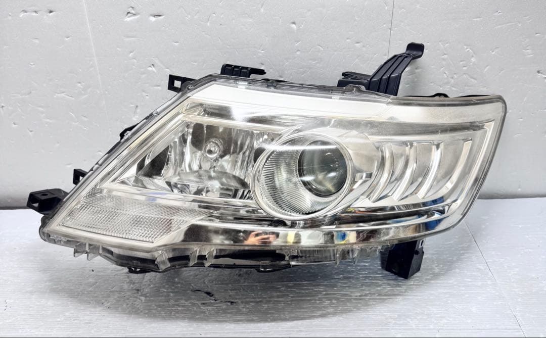 C25 セレナ☆後期純正HIDヘッドライト☆