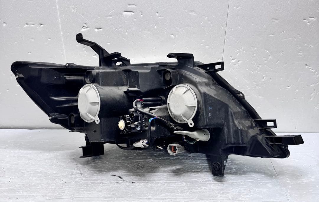 C25 セレナ☆後期純正HIDヘッドライト☆