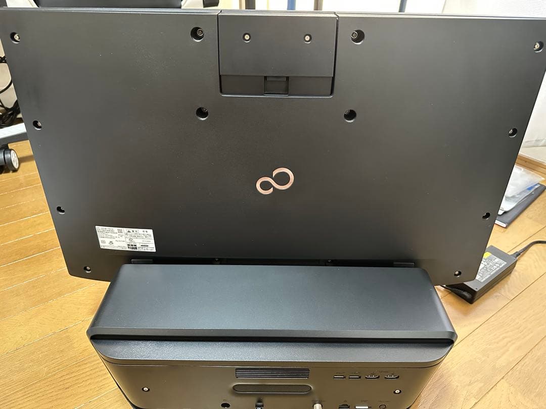 富士通　FMVF90B3B2 デスクトップパソコン Windows11、TV付き