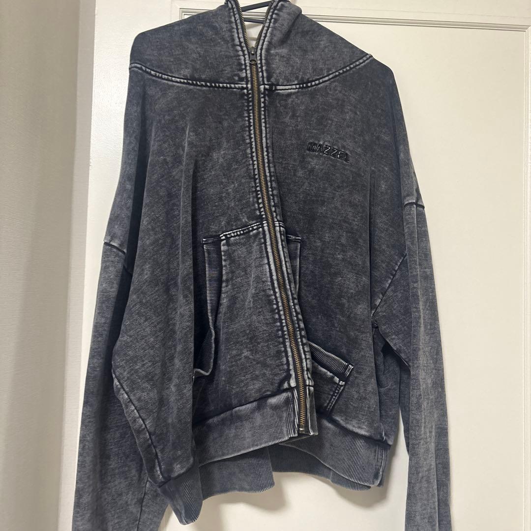 な*れ様 MAZZEL グレー ジップアップパーカー フーディ