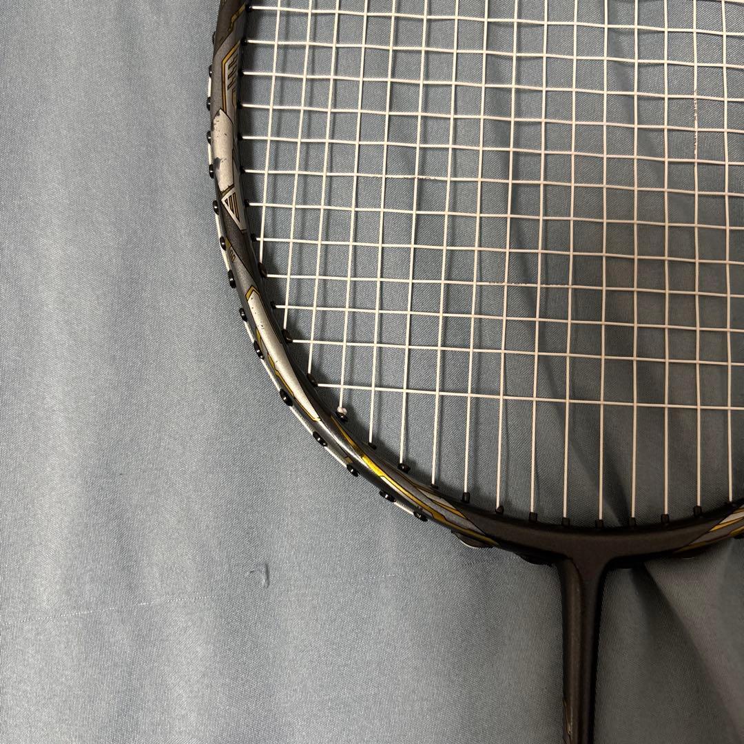 バドミントンラケット グラビタス8.0
