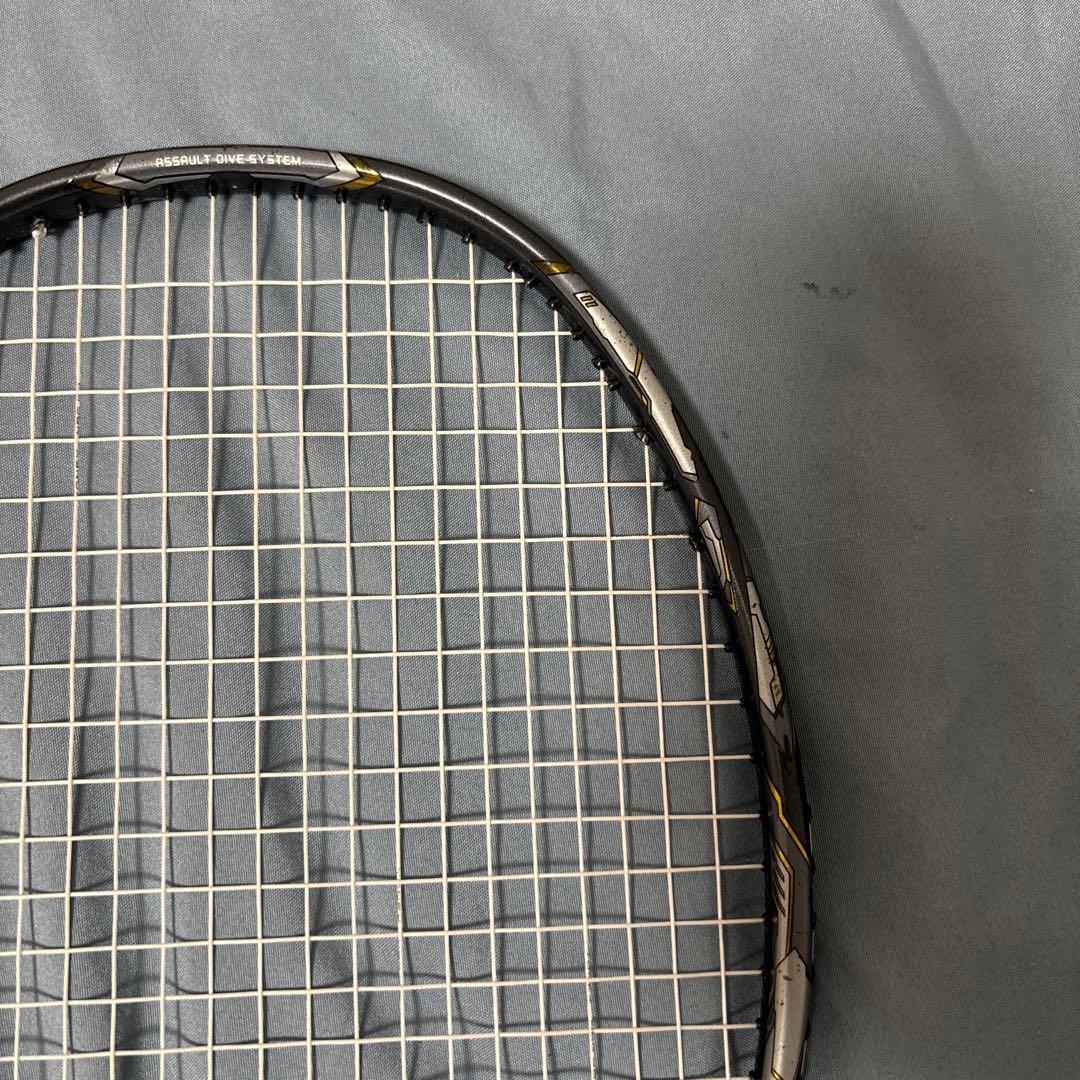 バドミントンラケット グラビタス8.0