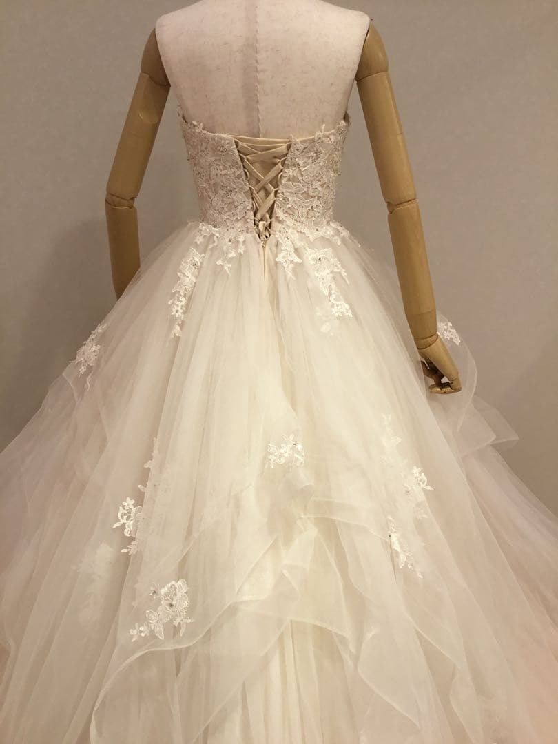 YNS WEDDINGウェディングドレス フリル付きプリンセスライン