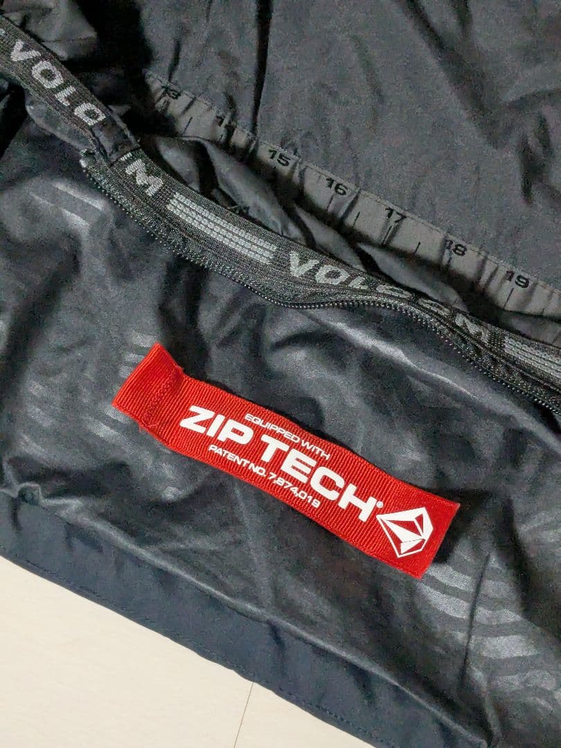 VOLCOM　キッズ　ジュニア　スノーボードウェア　ジャケット