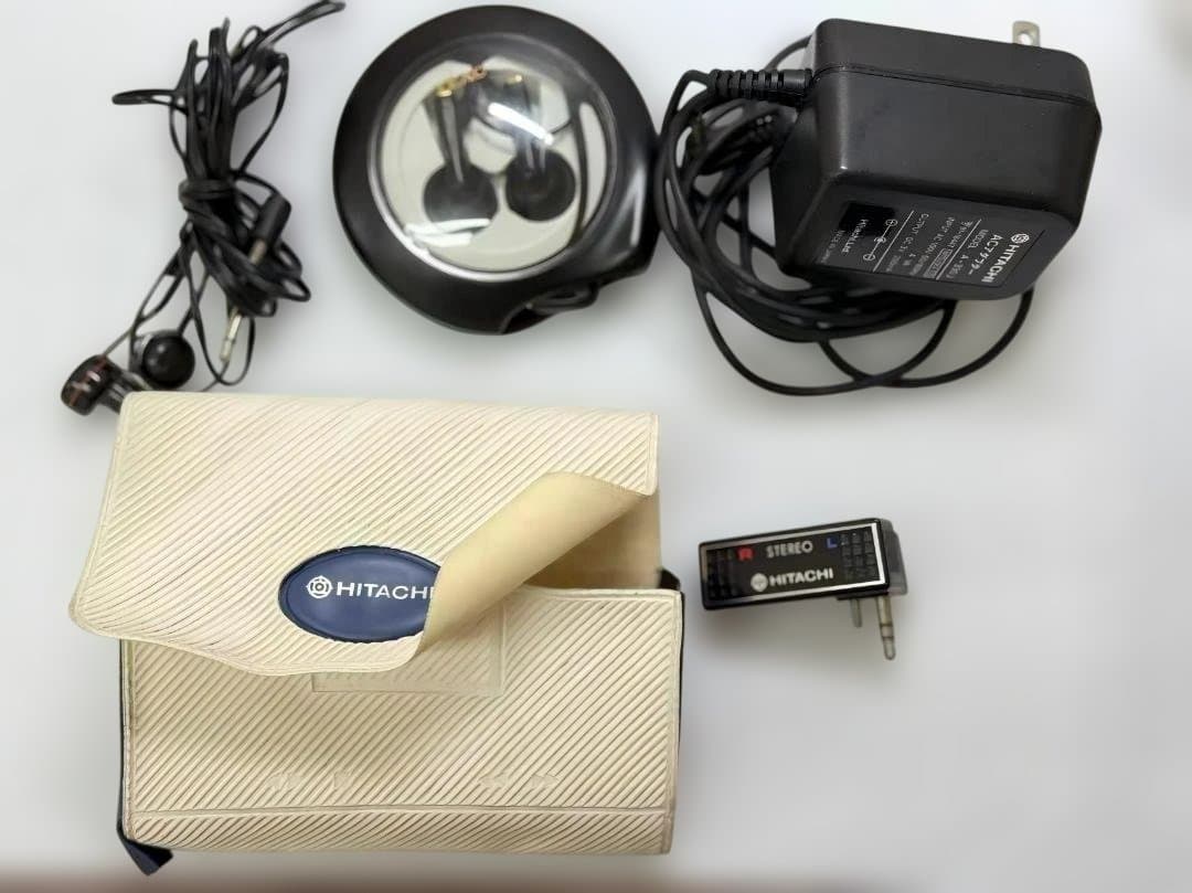 HITACHI カセットプレーヤー レッド