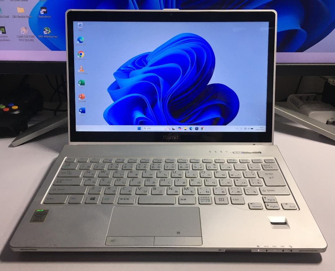 富士通 FMV LIFEBOOK SH75/T Windows11