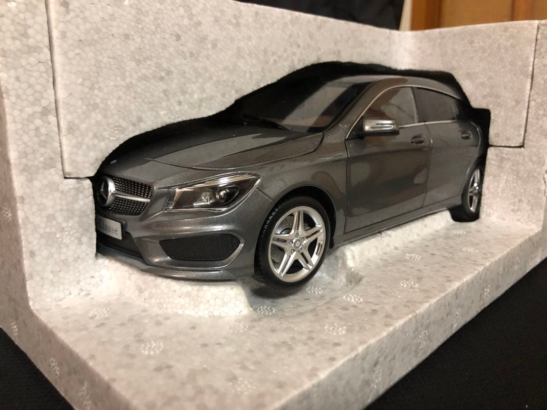 [新品]ディラー販売品Mercedes Benz 1/18CLAクラスシルバー