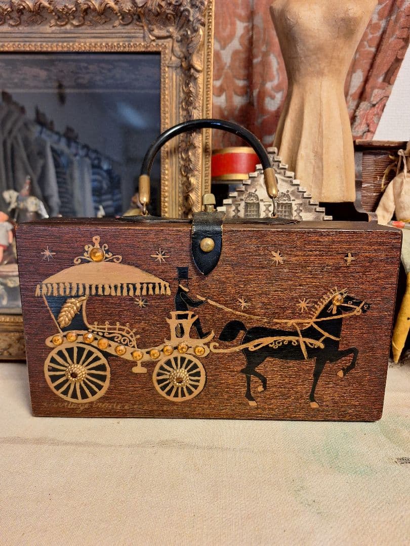 エニットコリンズ馬車デザインの木製ボックスアンティーク