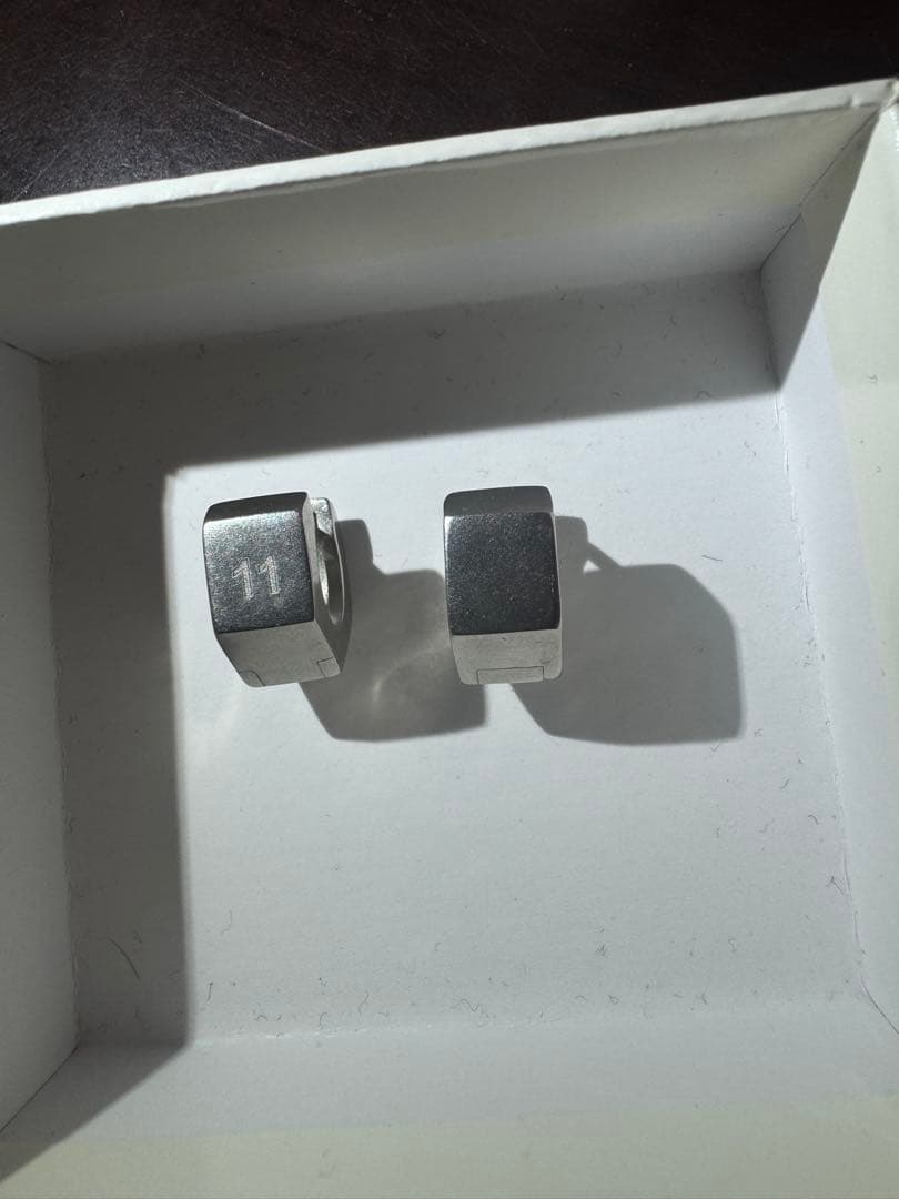 Maison Margiela 両耳ピアス