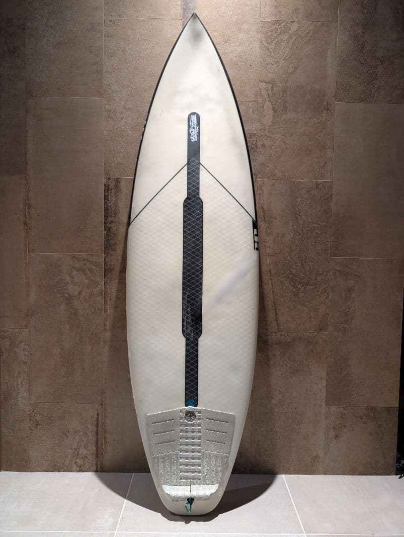 EPSのJSインダストリーズ XERO HYFI2.0 5'11 31L