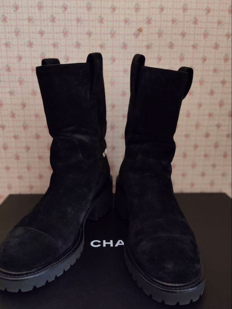 【美品】CHANEL ブラック スエード ショートブーツ
