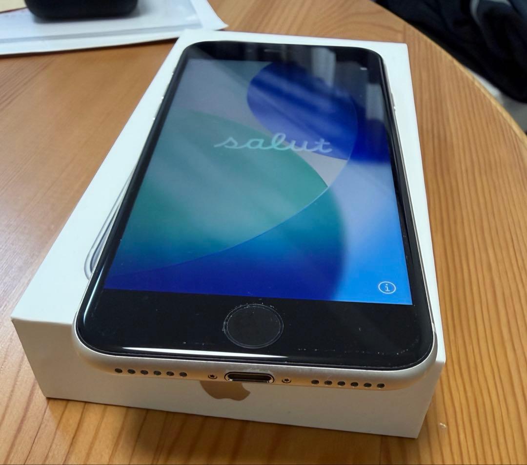 iPhone SE (第3世代) ホワイト 本体