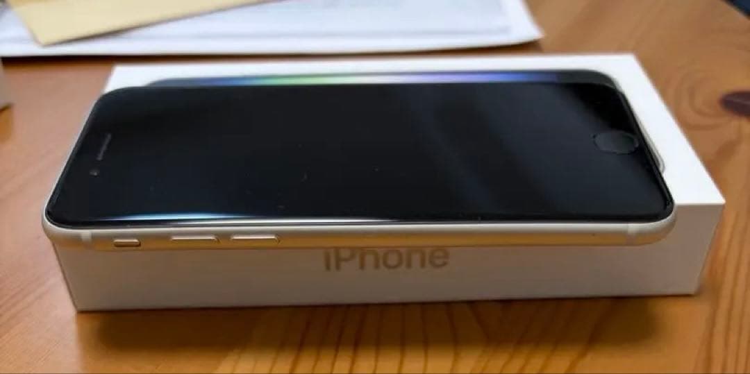 iPhone SE (第3世代) ホワイト 本体