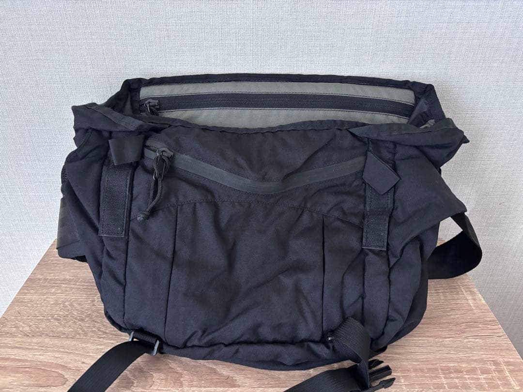 MYSTERY RANCH メッセンジャーバッグ ブラック