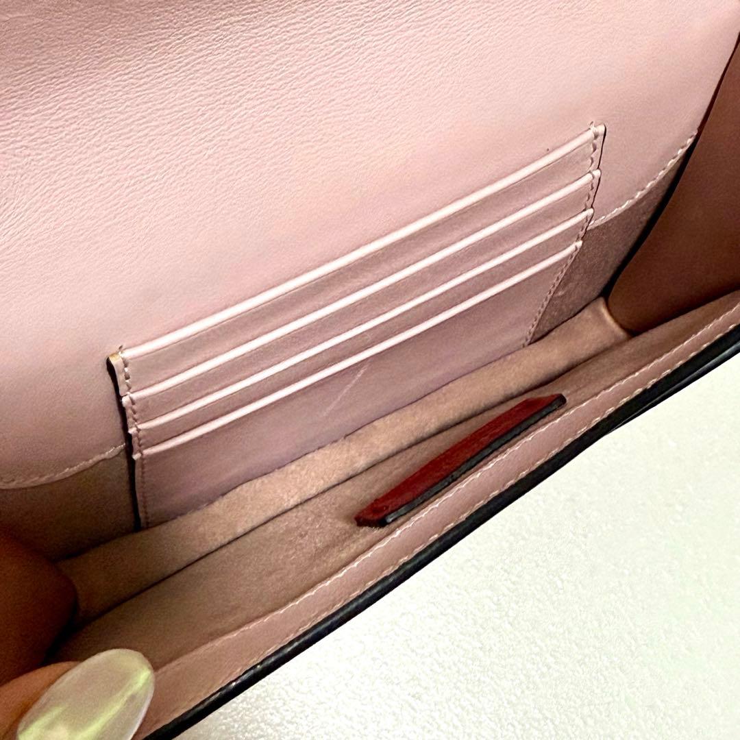 VALENTINO ガラヴァーニ チェーンウォレット